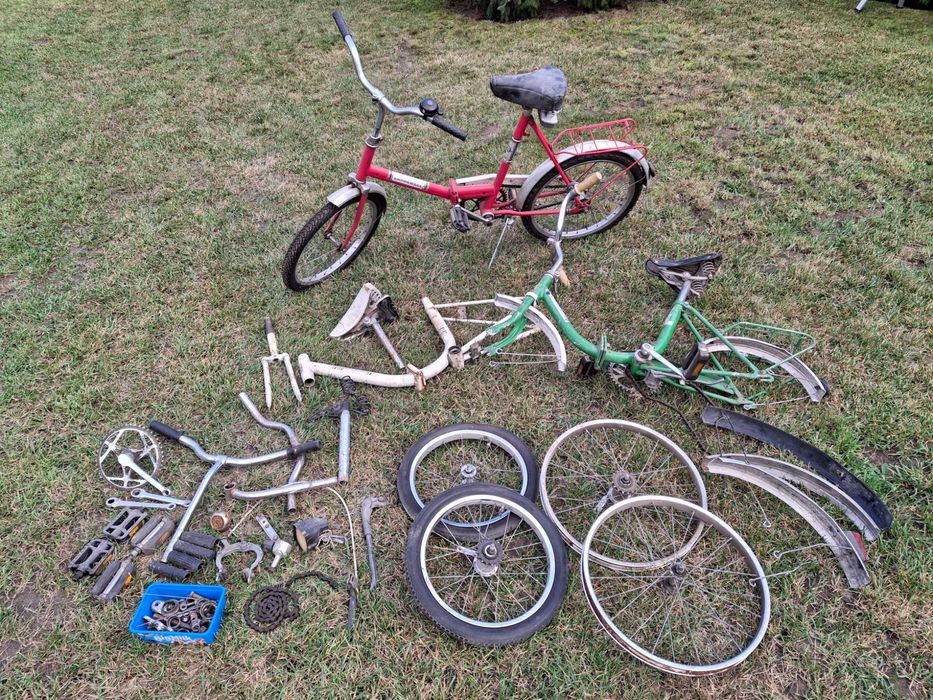 Trzy rowery 2 universal i 1 pelikan cena 350 zł.