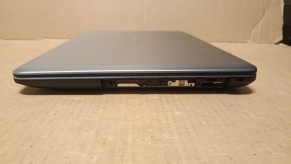 Laptop : ASUS R541N