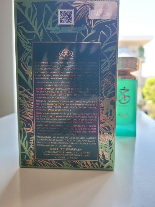 Zestaw różnych perfum
