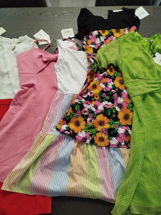 10 vestidos novos de marca 22.50€...