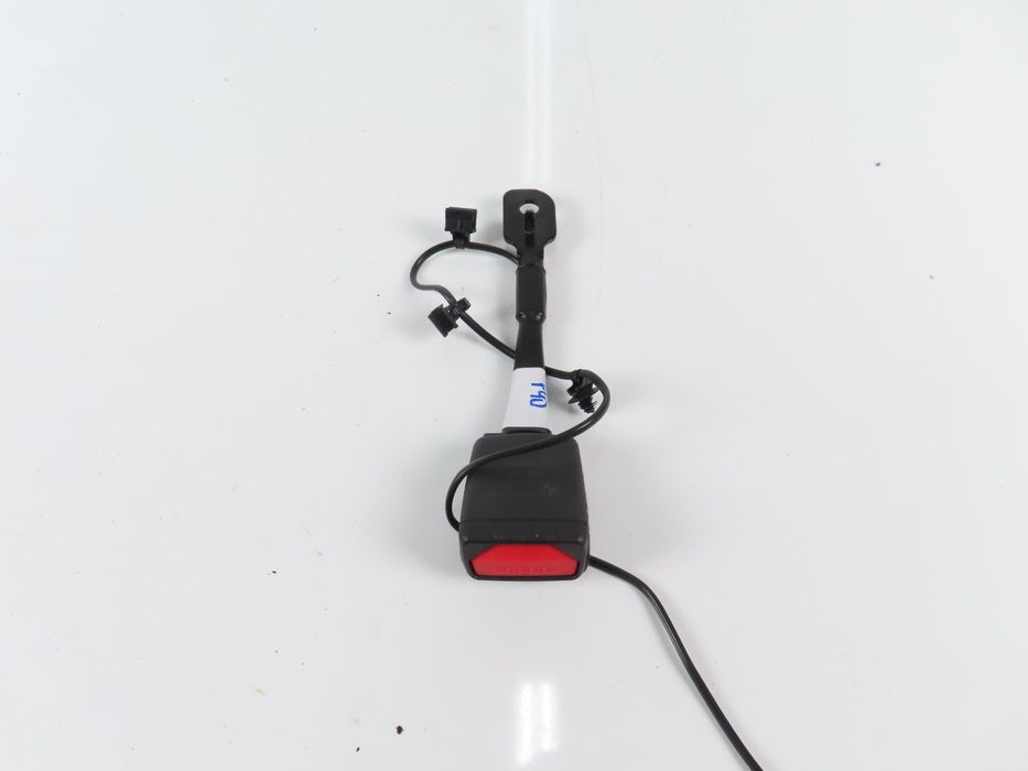 Encaixe Do Cinto Bmw 1 Ref: 72117456273