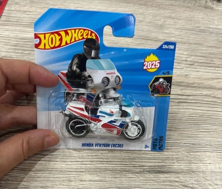 Honda Vfr650r rc30 hot wheels