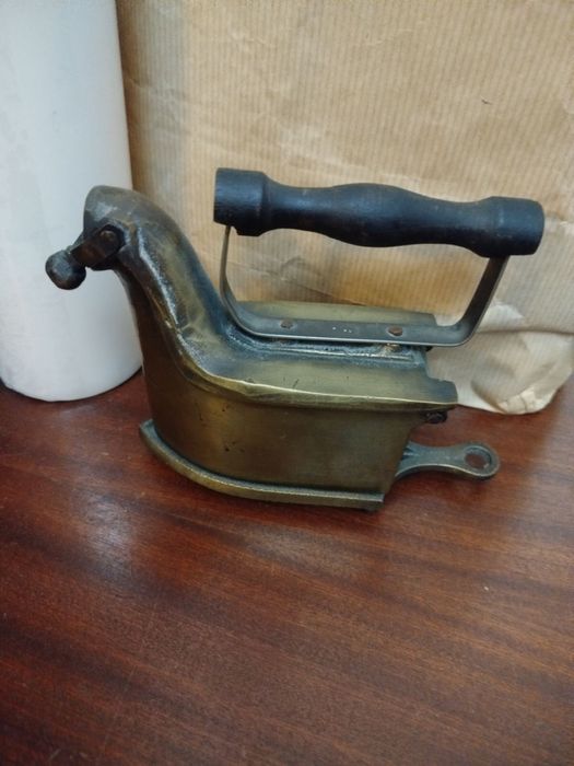 Ferro de engomar antigos