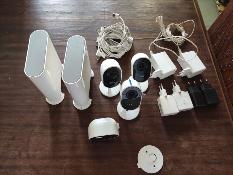 Kit Câmeras de Segurança Arlo – 4 Câmeras + 2 Hubs VMB4540