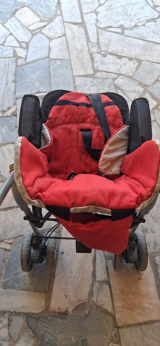 Carrinho de bebê e de passeio usado e conservado.