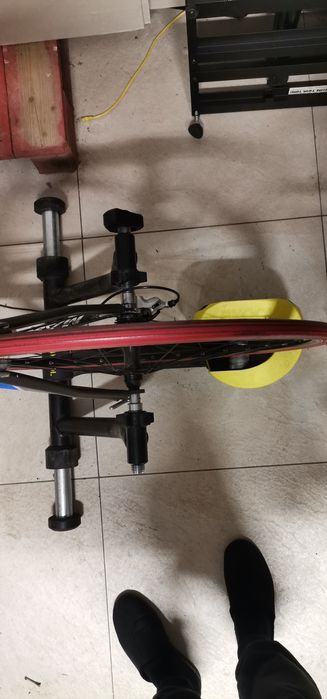 Rolo de treino Bkool Smart pro 2 com roda