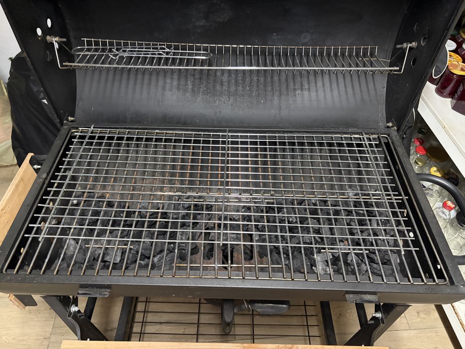 Grill węglowy, bardzo fajny
