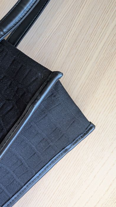 zara czarna duża torebka shopper z tłoczeniem
