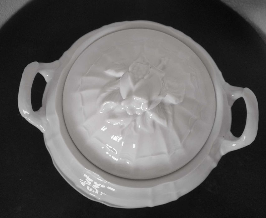 Terrina branca cerâmica