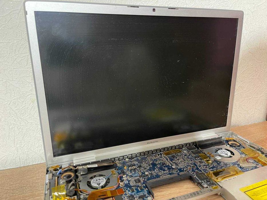 MacBook Pro 15 дюймів 2,2