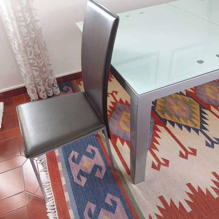 Mesa Extensível de vidro com 4 cadeiras