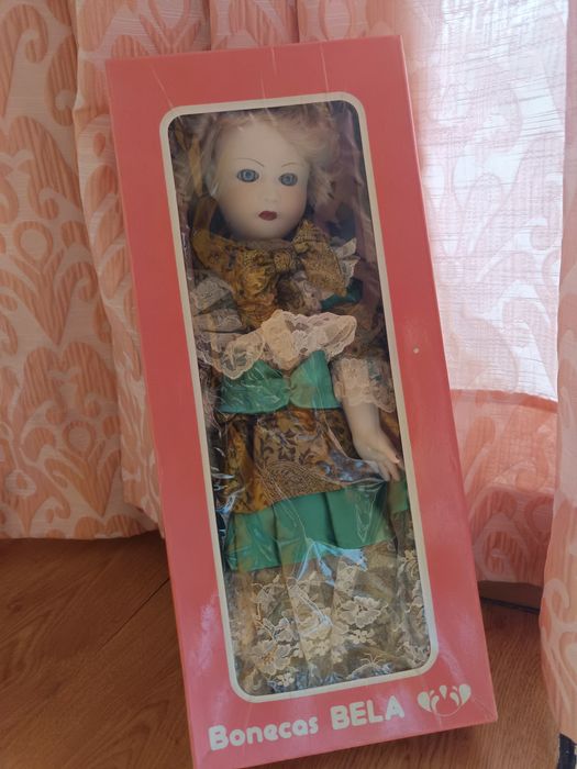 Duas bonecas de porcelana
