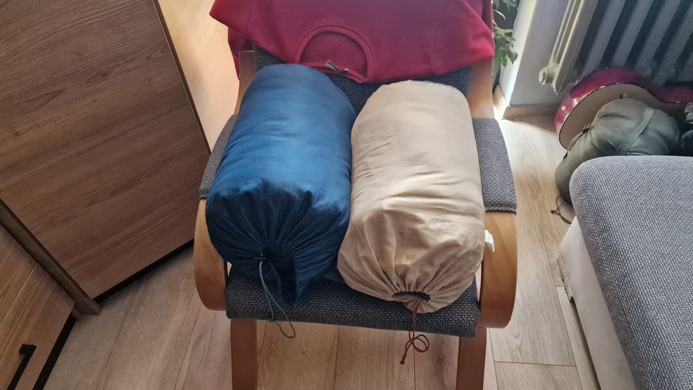 Śpiwór 2 sztuki 180 zł prawy i lewy.