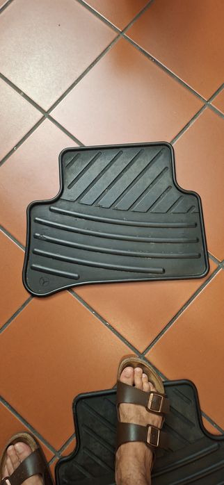 Tapetes traseiros para mercedes A180 .