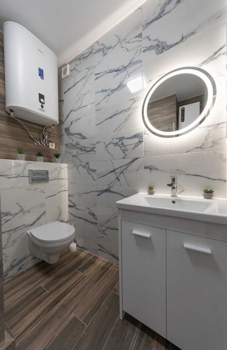 Подобова оренда- комфортна студія з ремонтом, біля метро. Світло 24/7.