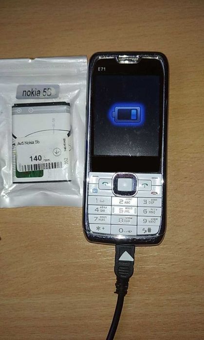 Nokia E71 mini TV 2SIM  Micro CD  + новая  дополнительная AKБ