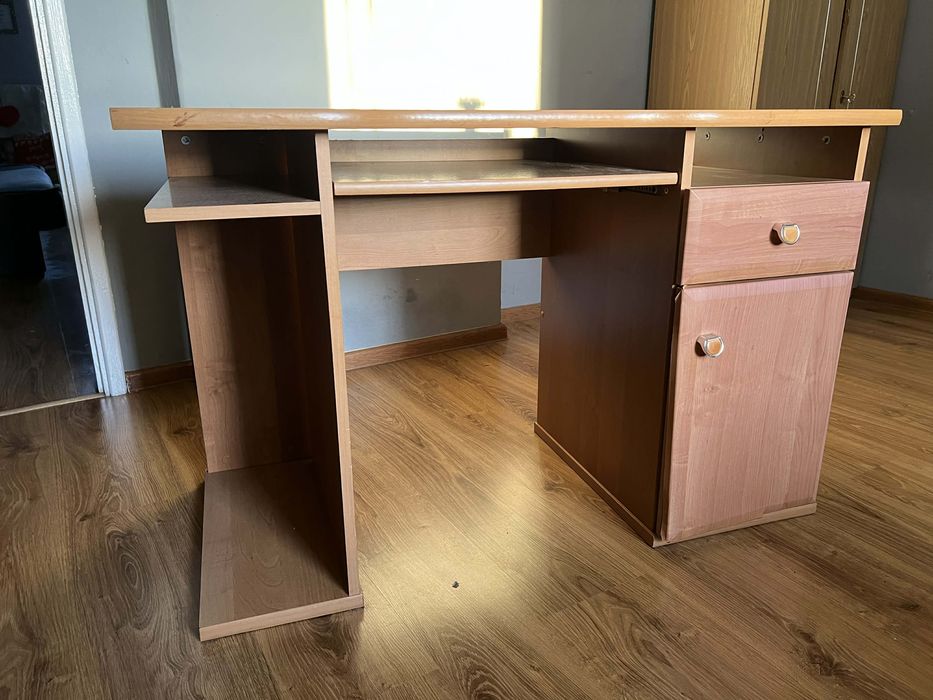 Biurko bardzo stabilne za darmo