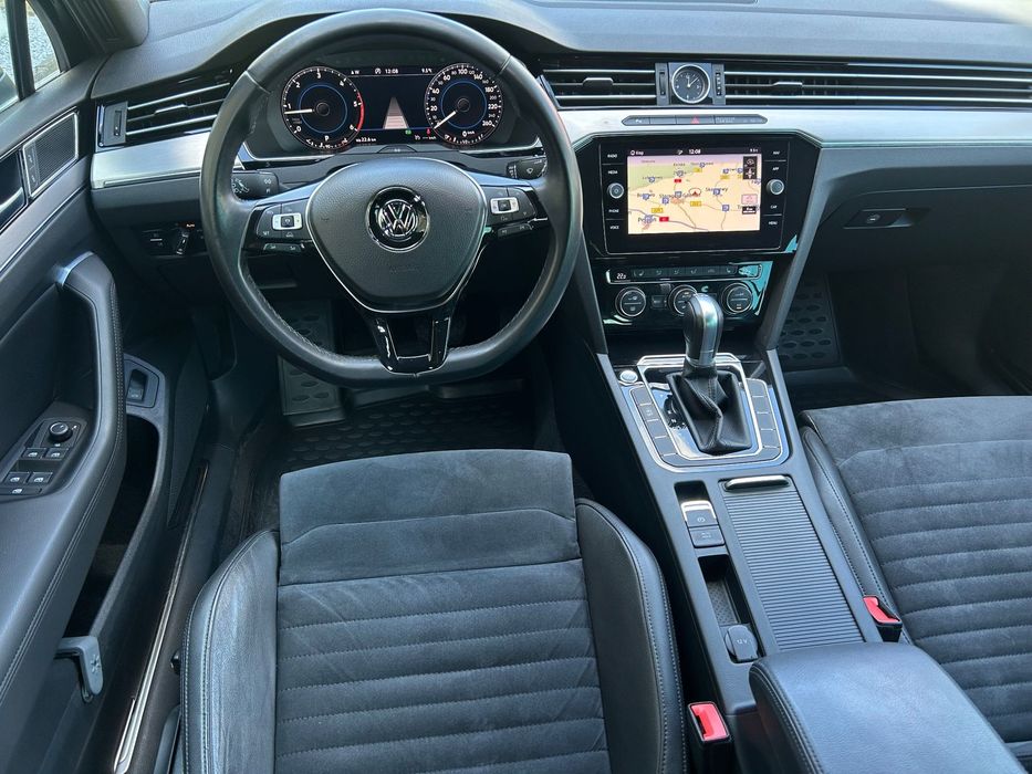 Volkswagen Passat R-Line* Virtual Cockpit* Alcantara* Tempomat ACC* Navi* GWARANCJA