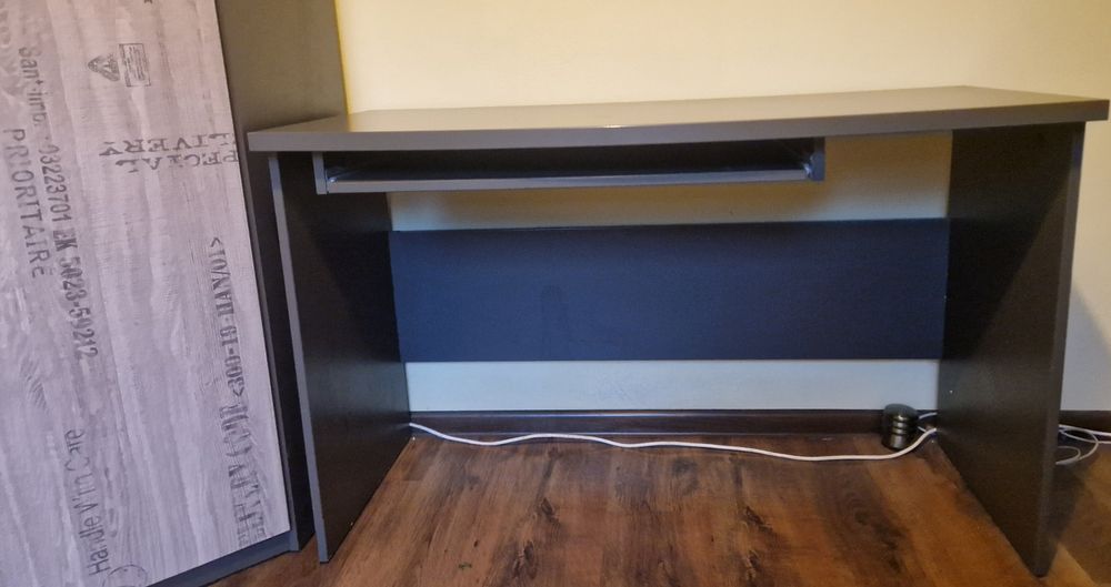 Biurko 120 cm, stan bardzo dobry