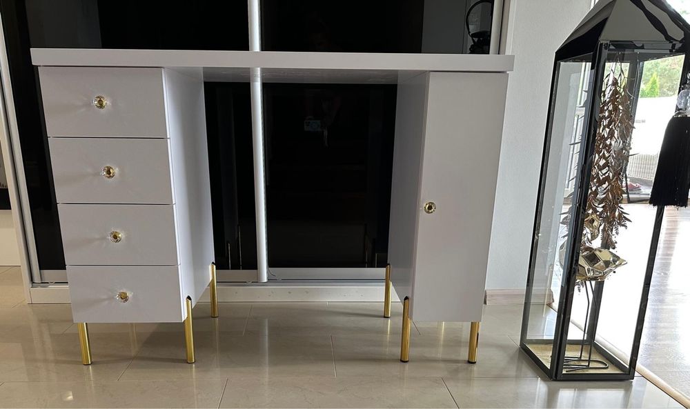 Biurko kosmetyczne manicure