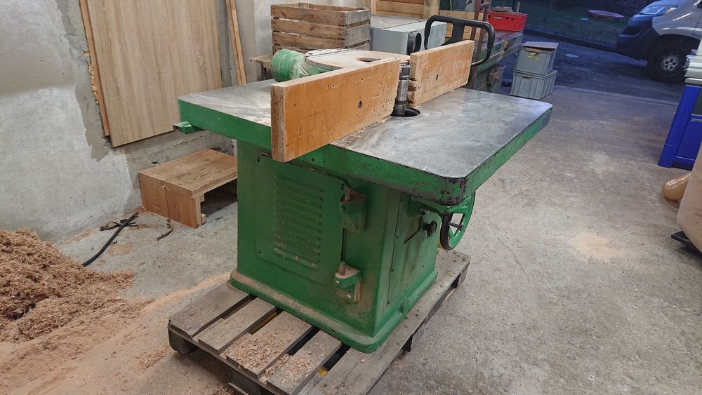 Frezarka dolnowrzecionowa: maszyna stolarska