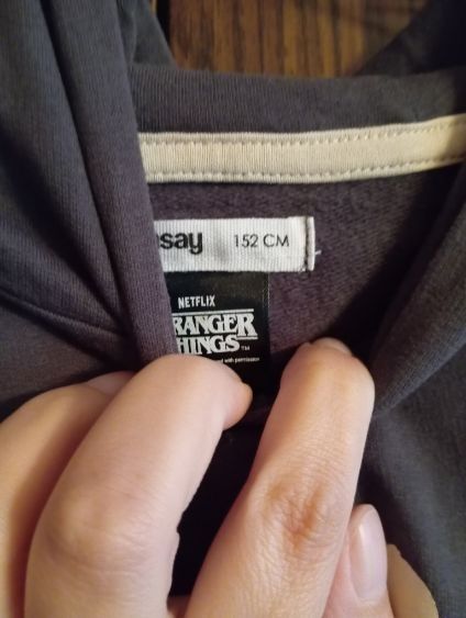 Sprzedam dziewczęcą bluzę Stranger Things