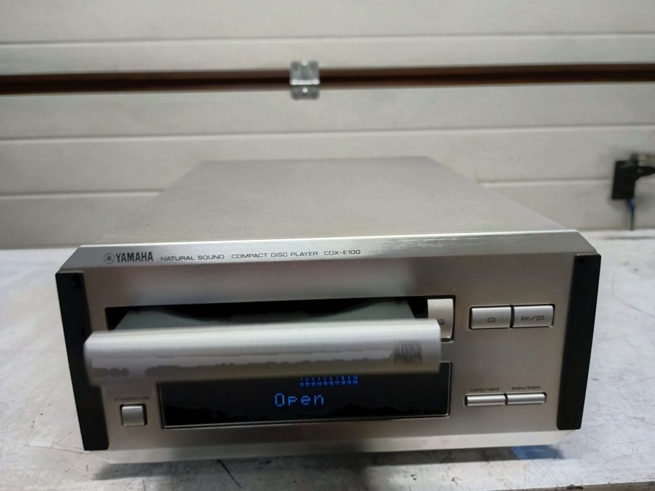 Odtwarzacz CD Yamaha CDX-E100 defekt