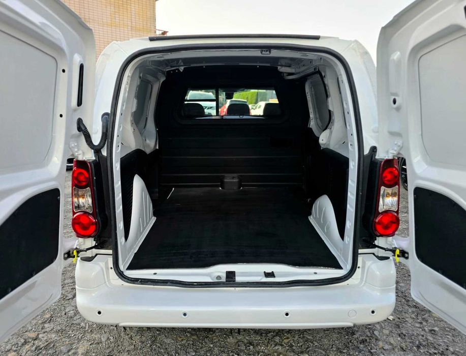 PEUGEOT PARTNER L1 1.6HDI 100CV "AUTOMÁTICA" "IVA DEDUTÍVEL" 3 LUGARES