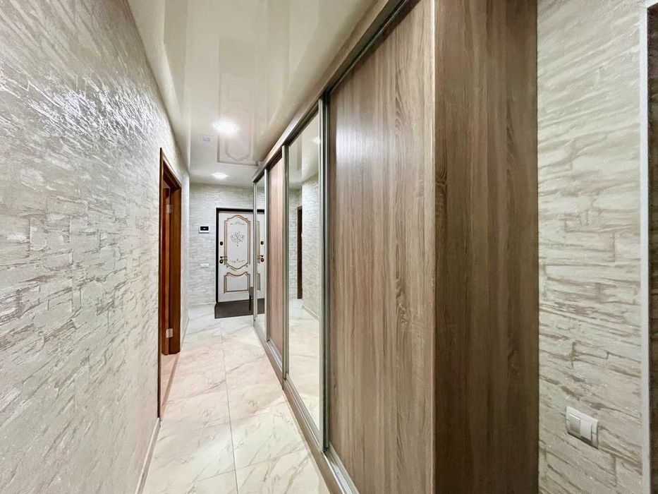 ПРОДАЖ укомплектованої 3-кімнатної квартири в Центрі (Держ.програми)