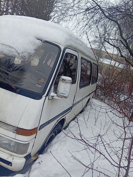 Мінівен бус Ісузу Міді