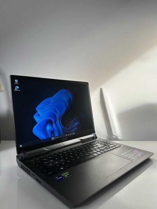 MSI Vector  i9 - RTX 4080 - 16GB RAM - 1TB SSD - WIN 11 - Office Pro