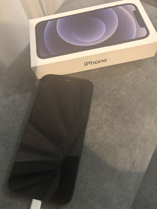 Iphon 12 czarny 64G  wraz z etui