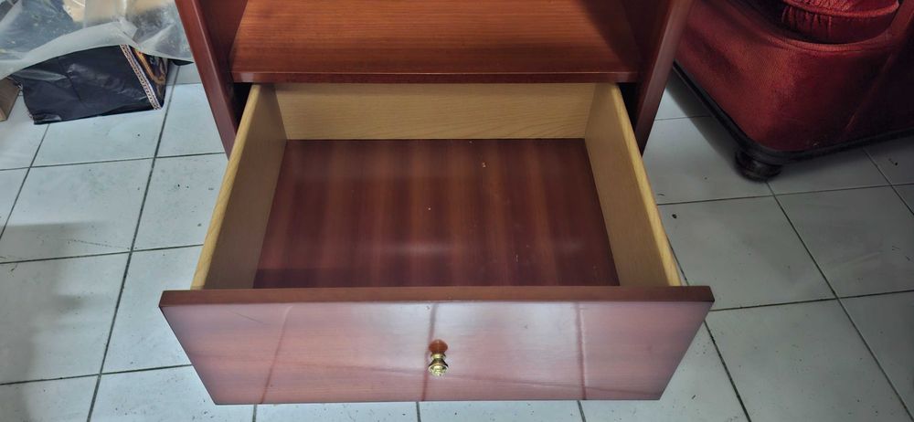 Mesa de Cabeceira em Madeira