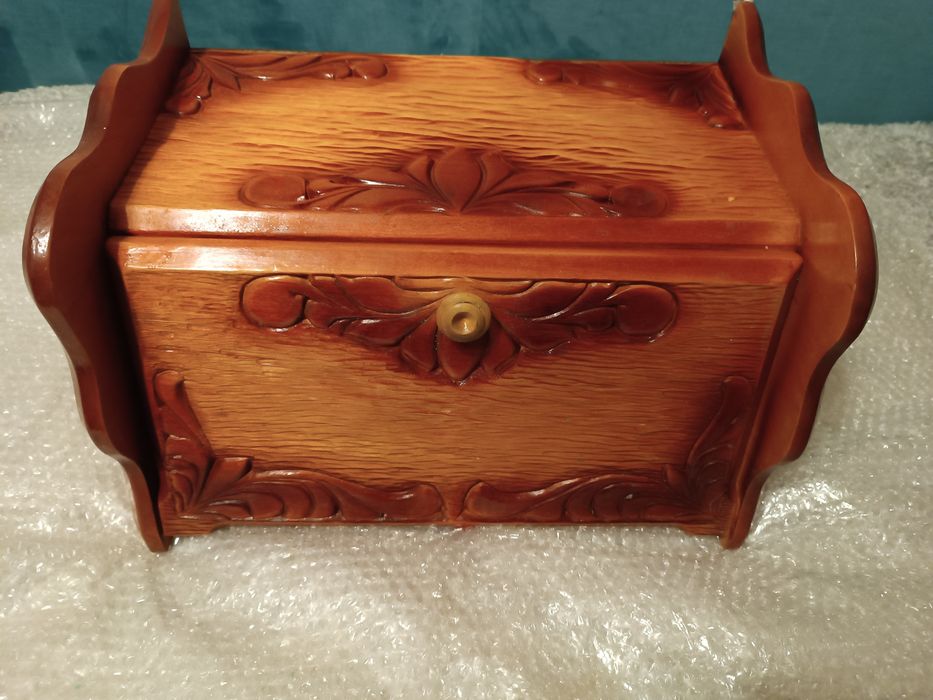 Деревянная резная полка, деревянная хлебница