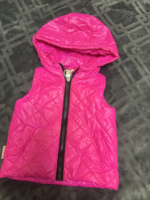 Жилетка дуже яскрава 80р