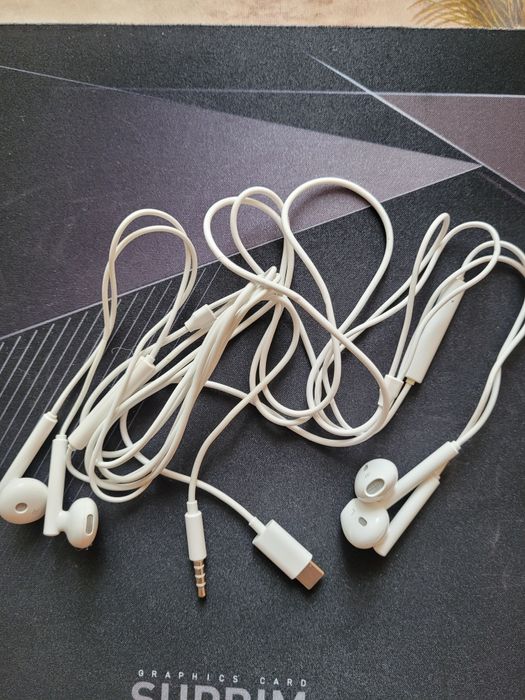 Комплекти оригінальних навушників