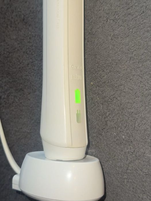 Szczoteczka OralB Pro 1 750