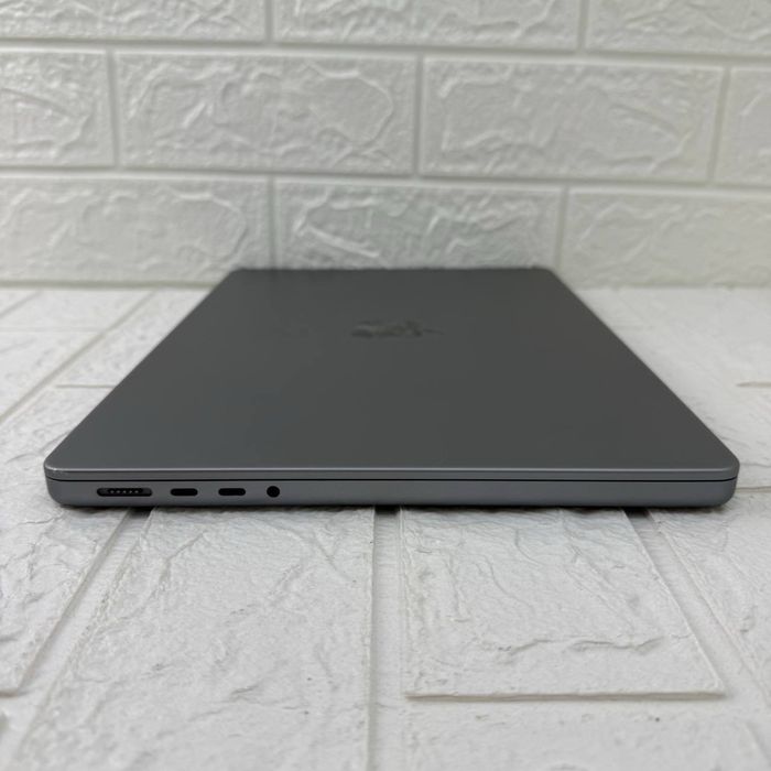 Ноутбук MacBook Pro 14″ M2 Pro (16 ГБ / 512 ГБ), 9,7/10 #