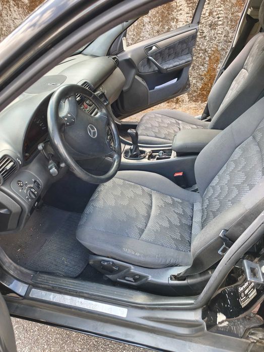 Vendo carrinha Mercedes-Benz C-220cdi 150cv AVANTGARDE 03/2001