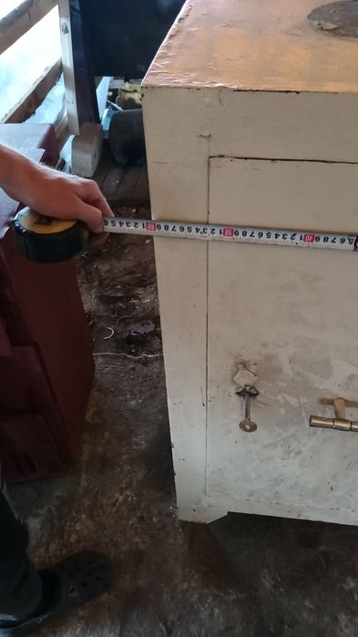 Сейф металлический