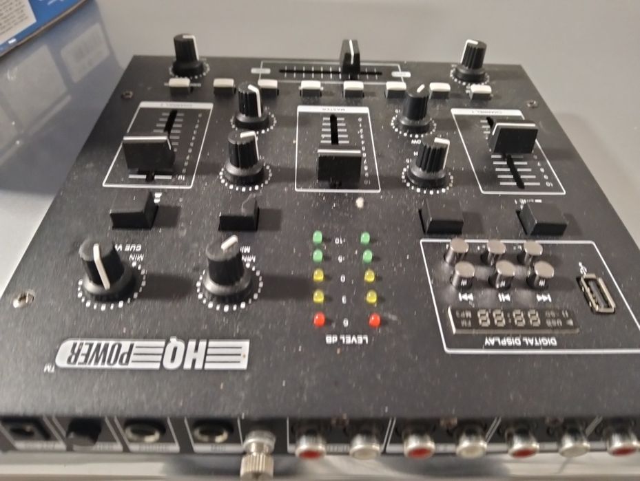 Mesa DJ barata e nova