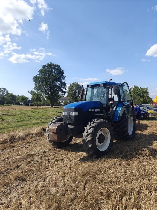 New Holland 8260