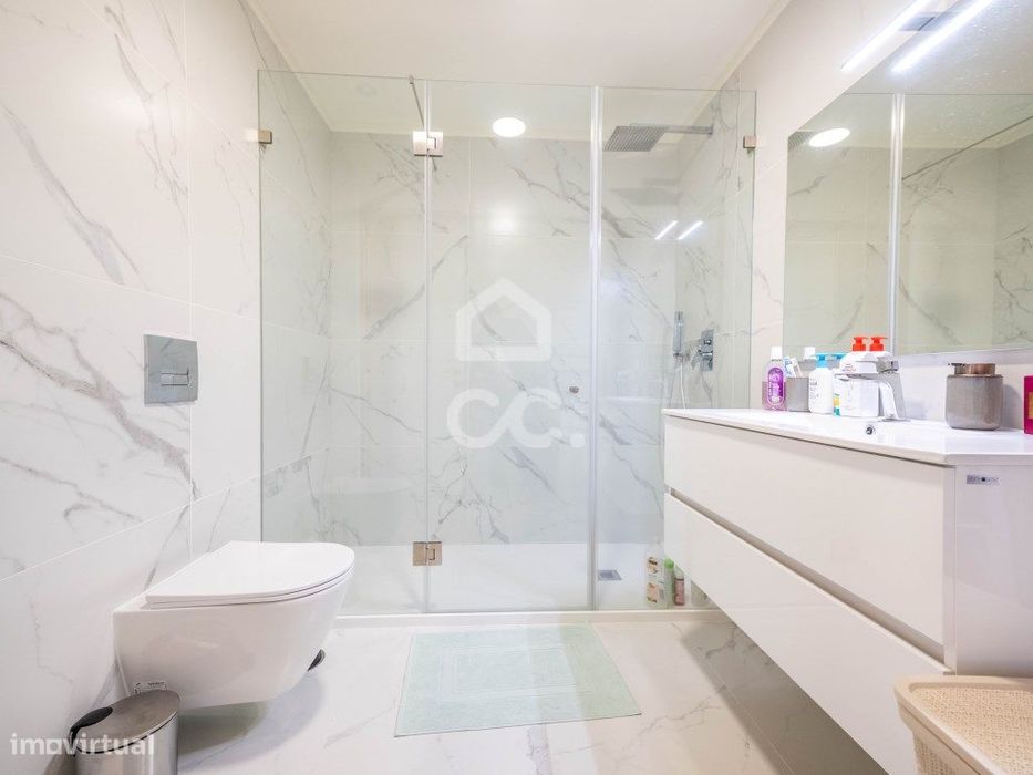 Apartamento T1, semi-novo, em Calendário