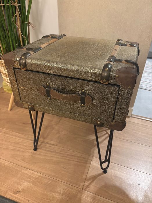 Stolik kufer skrzynia
