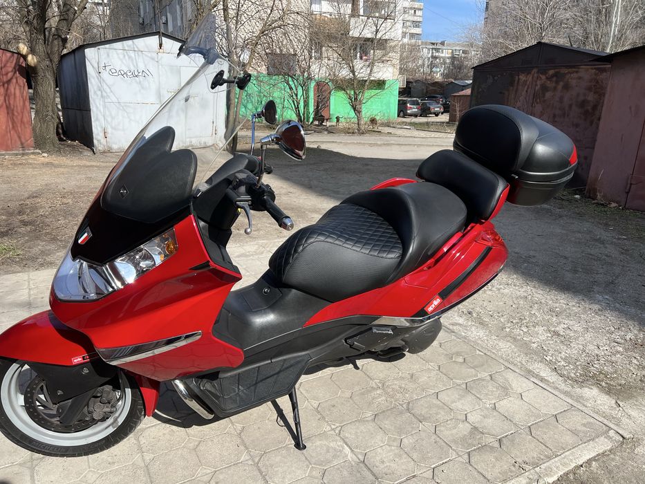 Максі скутер Aprilia Atlantic 500