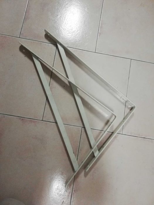 Esquadros para prateleira