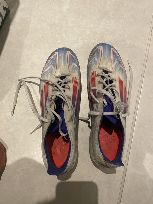 Chuteiras F50 adidas azuis tamanho 40