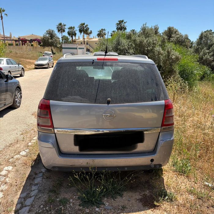 Opel Zafira B 1.9 CDTI (2008) – Para Peças / Inteira (Motor Avariado)
