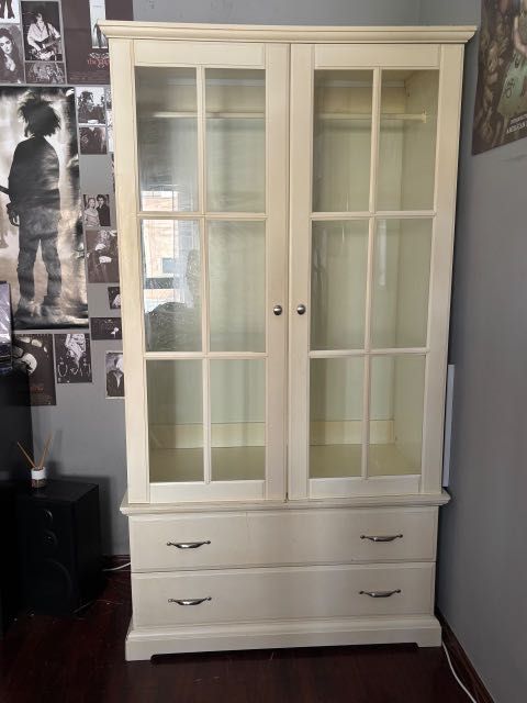 Roupeiro branco, Ikea, com portas de vidro e duas gavetas