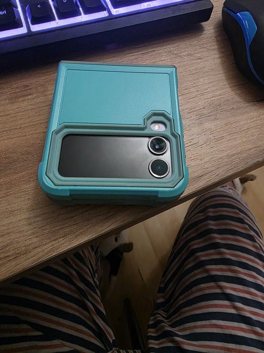 Telefon sandug galaxy z Flip 4